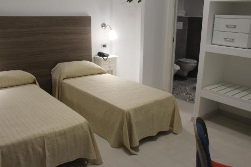 Ένα ή περισσότερα κρεβάτια σε δωμάτιο στο Hotel Miramare