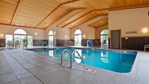 a pool in a large building with a swimming pool at BEST WESTERN Plus Menomonie Inn & Suites in Menomonie