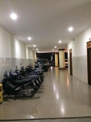 a row of motorcycles parked in a parking garage at Bắc Nam Hotel in Da Nang