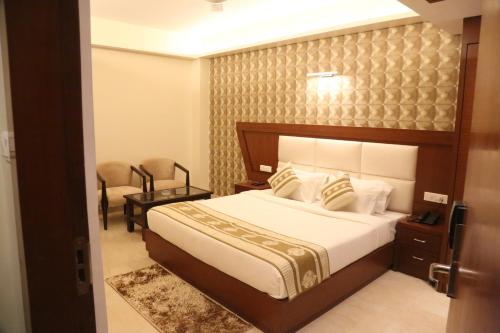 Hotel Varanasi Innにあるベッド