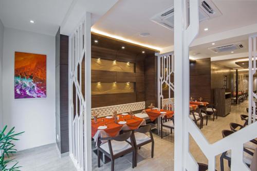 a restaurant with tables and chairs in a room at Kalinga Hotel in Jodhpur