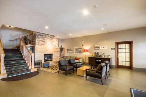 Χώρος καθιστικού στο Country Inn & Suites by Radisson, Fond du Lac, WI