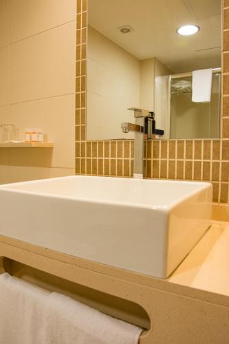 a bathroom with a white sink and a mirror at Hotel Restaurante Loureiro in Bueu