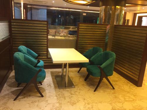 Hotel Varanasi Innにあるシーティングエリア