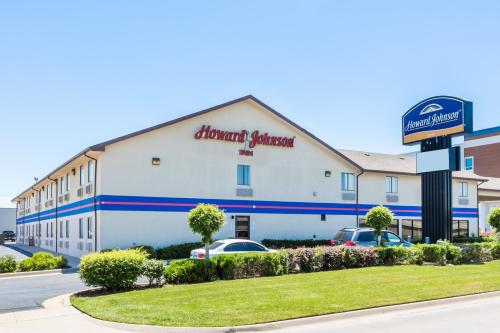 Galeriebild der Unterkunft Howard Johnson by Wyndham Wichita Airport in Wichita