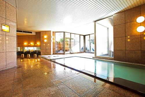 Bazén v ubytování Kofu Kinenbi Hotel nebo v jeho okolí