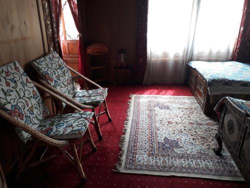 Ruang duduk di heritage geneva house boat