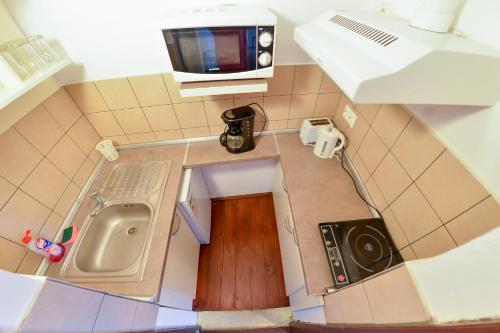 an overhead view of a small kitchen with a sink at Apartment Gabriel in Sibiu