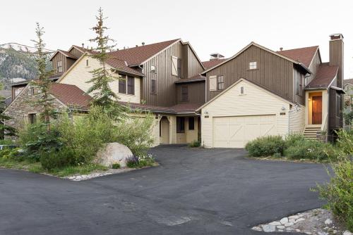 Old MammothにあるLodges 1140- Spacious Townhome on Golf Courseのギャラリーの写真