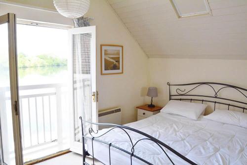 Gallery image of Swan Lake Lodge in Cirencester
