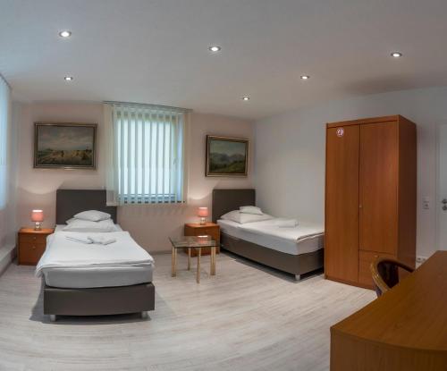 Säng eller sängar i ett rum på Pension Donau