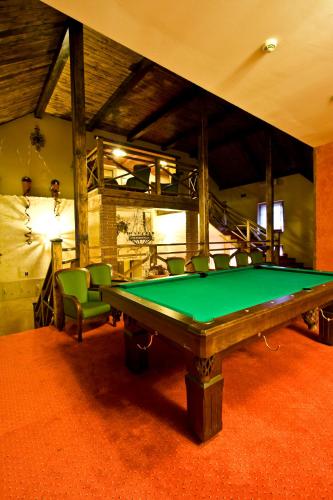 a pool table in the middle of a room at Resort Jura in Kroczyce