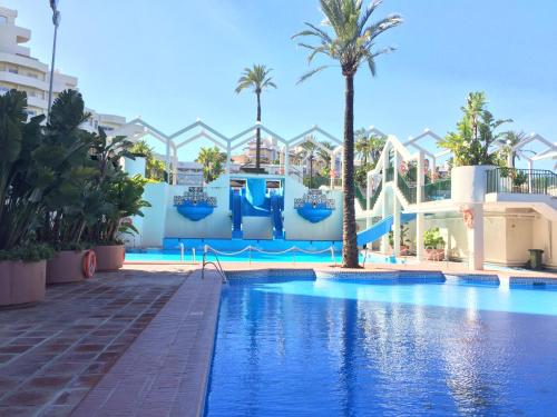 Benal Beach Benalmadena Apartamentoの敷地内または近くにあるプール