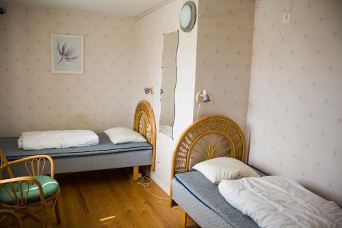 Tempat tidur dalam kamar di Brovaktarstugan