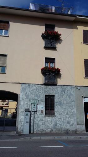 a building with two windows with flower boxes on it at Ca' Lina in Lainate