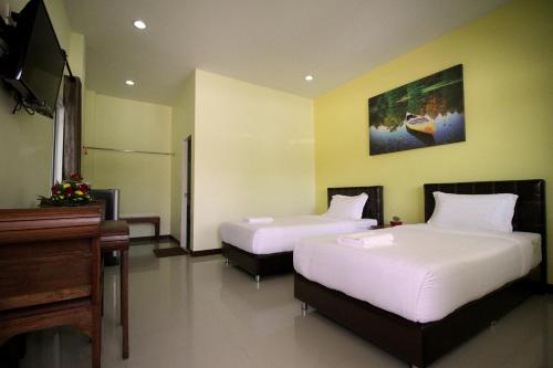 Katil atau katil-katil dalam bilik di Khaohom Resort