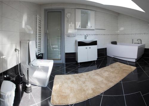 Kylpyhuone majoituspaikassa Apartmani MG