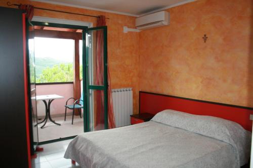 Postel nebo postele na pokoji v ubytování Nido delle Rondini hotel Ristorante Pizzeria