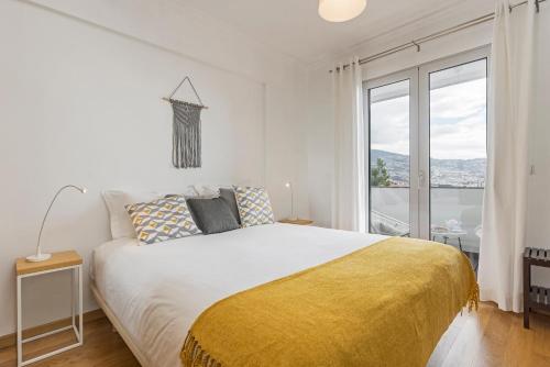 Postel nebo postele na pokoji v ubytování Barreiros I by An Island Apart