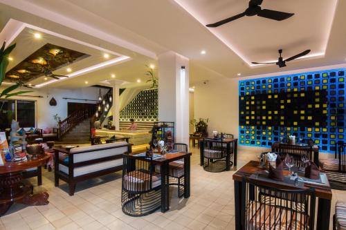En restaurant eller et andet spisested på Apsara Centrepole Hotel