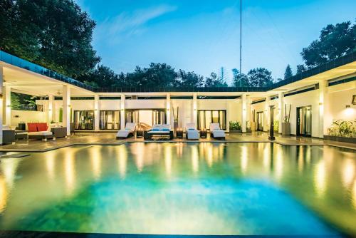 Piscina di Stunning Villa Lily o nelle vicinanze