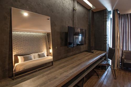 a bedroom with a bed and a large mirror at S Hadyai Hotel in Hat Yai