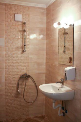 Ένα μπάνιο στο Guest House Central