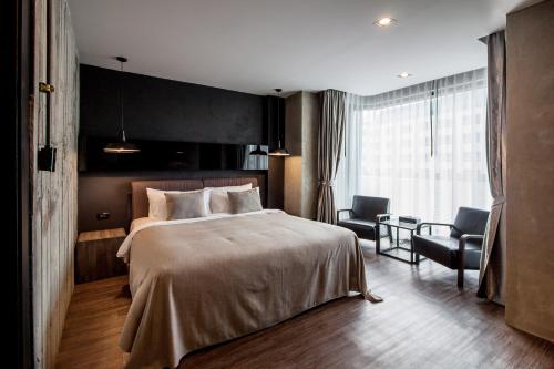 S Hadyai Hotel tesisinde bir odada yatak veya yataklar