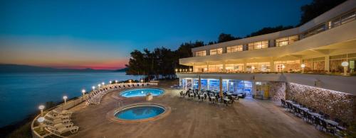 The swimming pool at or close to Fontana Resort