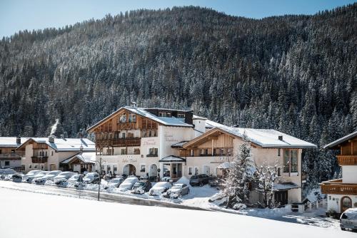 Gallery image of Residence Ciasa Planat in San Cassiano