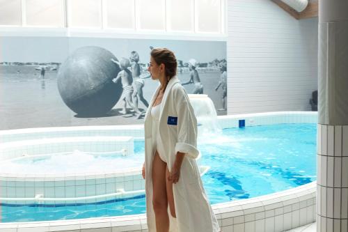 Sundlaugin á Hotel Kastel & Spa avec piscine d'eau de mer chauffée eða í nágrenninu