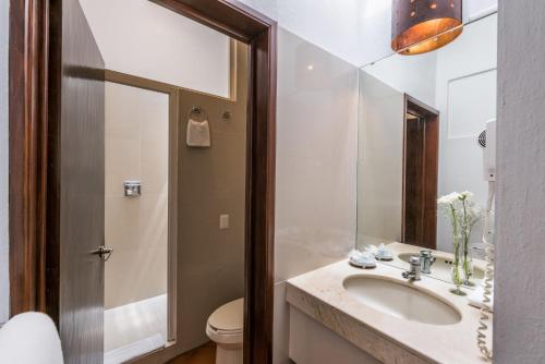 Koupelna v ubytování Hotel Casa Virreyes
