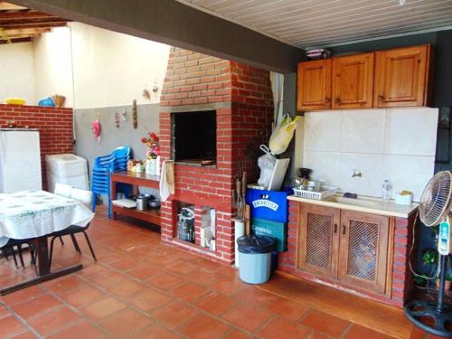 A kitchen or kitchenette at Pousada Porto Guará