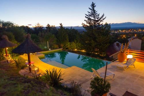 Kolam renang di atau dekat dengan Posada del Halcón - Cabañas y Suites