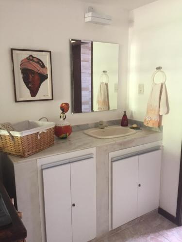 Un baño de Apartamentos Aconchegantes, Villa da Praia