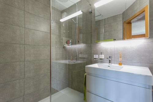 Apartment Haus Arnika tesisinde bir banyo