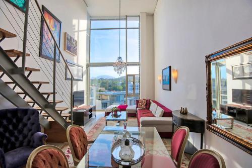 Χώρος καθιστικού στο The Quadrant Apartments