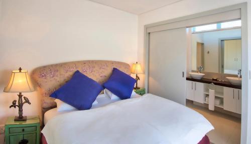 Ένα ή περισσότερα κρεβάτια σε δωμάτιο στο The Quadrant Apartments