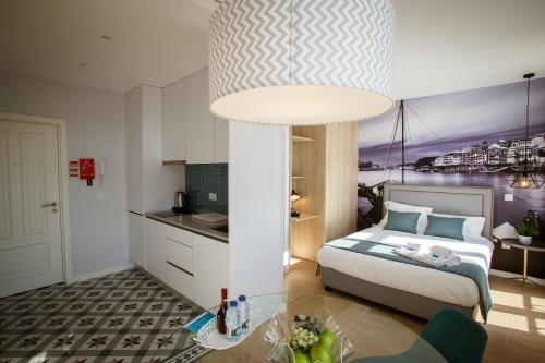 a kitchen and a bedroom with a bed and a table at Porto Views & Wines by Porto City Hosts in Vila Nova de Gaia