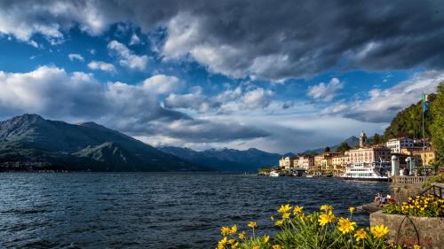 a view of a lake with mountains in the background at AcquaTerraFuoco - City apartments in Como