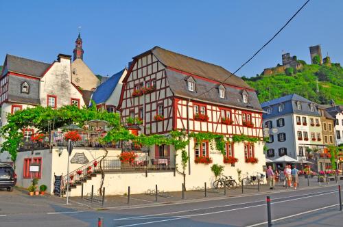 a group of buildings on the side of a street at Hotel Lipmann "Am Klosterberg" in Beilstein