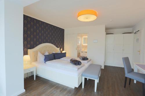 Ένα ή περισσότερα κρεβάτια σε δωμάτιο στο Hotel Strandvilla Janine
