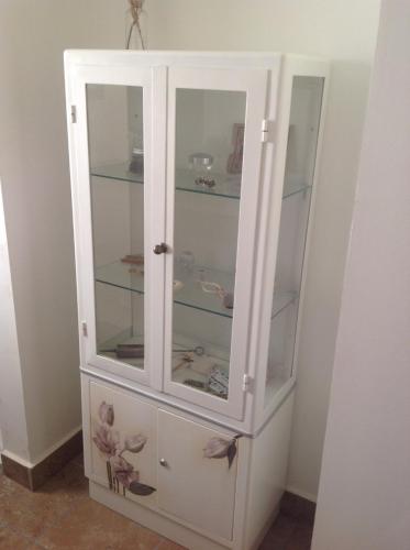 a white cabinet with glass shelves in a room at Casa Rural Runa in Miranda de Arga