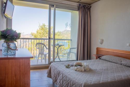 Postel nebo postele na pokoji v ubytování Hotel Roc E Mare