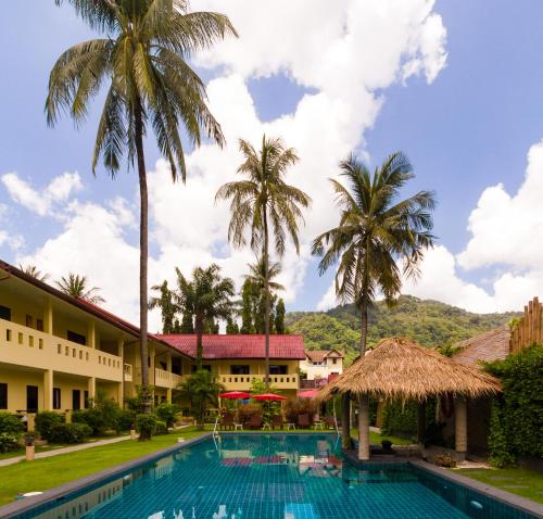 Swimmingpoolen hos eller tæt på Austrian Garden Hotel & Restaurant Patong