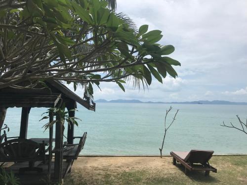 a view of the ocean from a resort at Koh Kwang Seaview in Klong Muang Beach