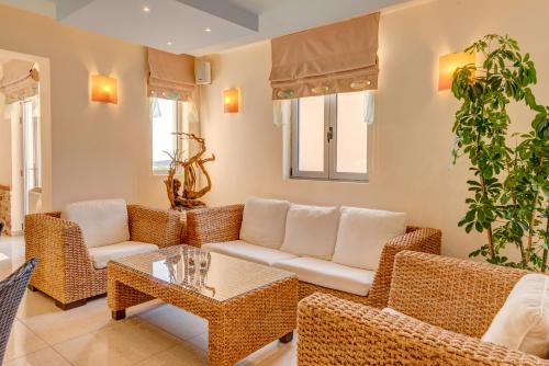Posezení v ubytování Sunrise Beach Suites