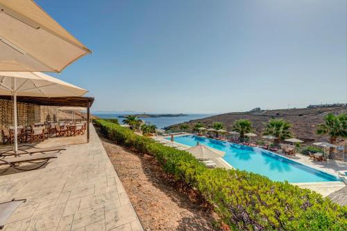 Photo de la galerie de l'établissement Sunrise Beach Suites, à Azolimnos