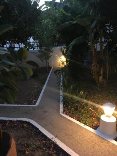 Κήπος έξω από το Patmos Villas