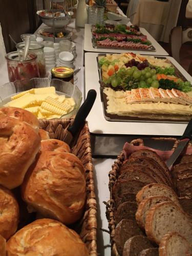a table topped with lots of different types of bread and pastries at Bäckerei Konditorei Frühstückspension WAGNER in Hutthurm